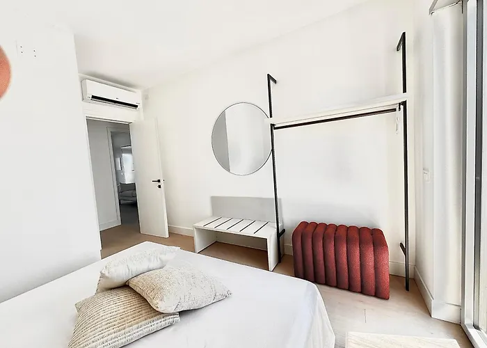 Apartment Aptments3 - Real Estate Solutions *